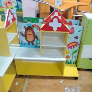 Kệ gỗ bác sĩ mầm non